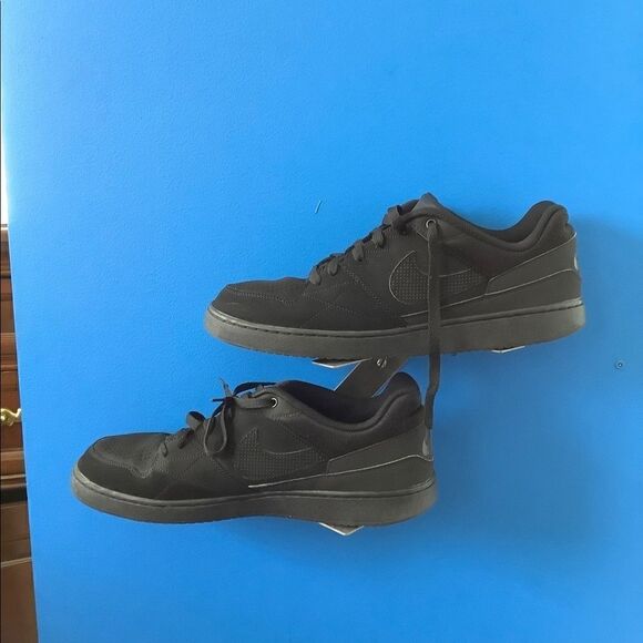 Nike Mens Priority Low 641894-090 Black - Picture 1 of 8
